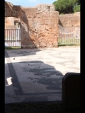 00876 ostia - regio ii - insula iv - terme di nettuno (ii,iv,2) - bli in raum 4 - bli ri westen - 2016.jpg